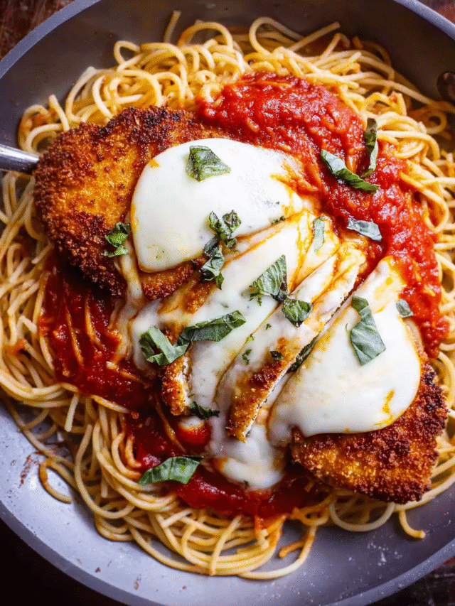 One-pot chicken parmesan skillet with melted mozzarella