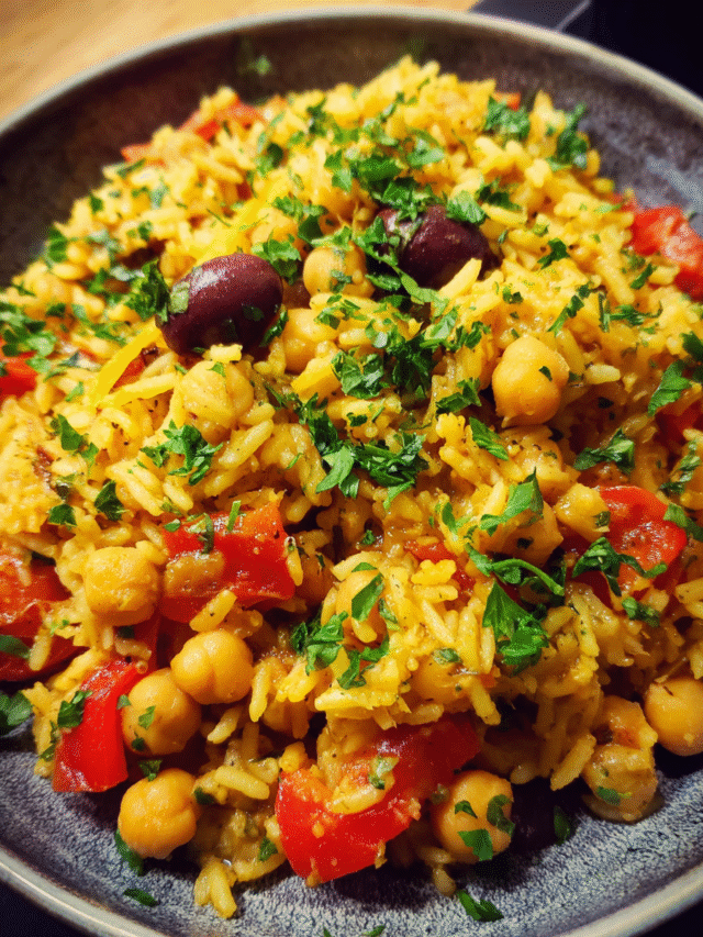 One-pot Mediterranean rice with chickpeas and herbs