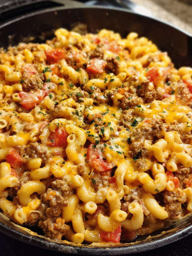 Creamy taco pasta with beef and melted cheese