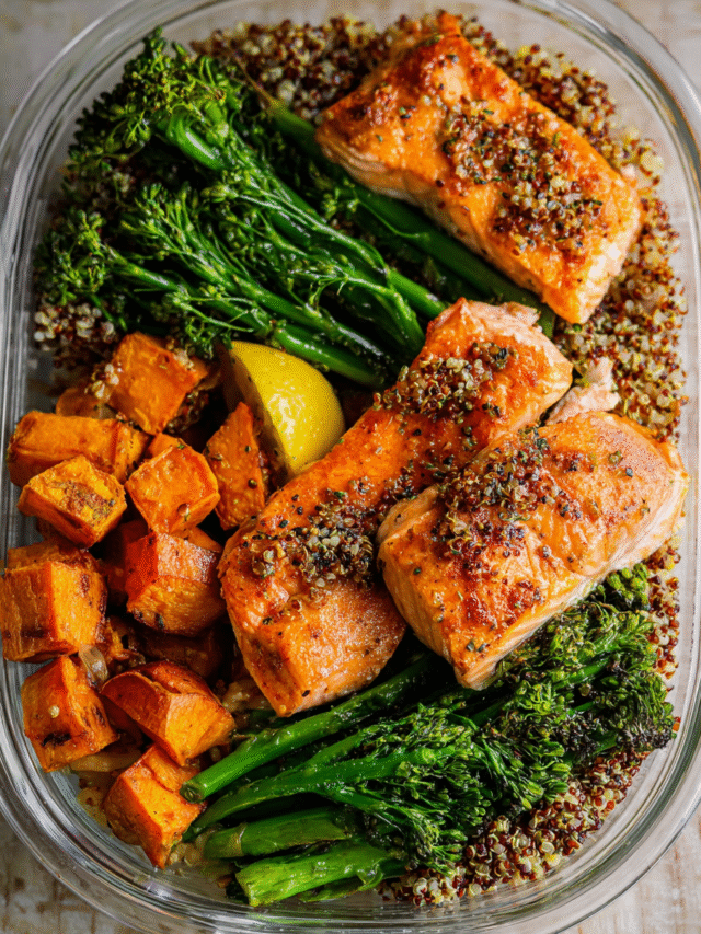 Easy salmon meal prep bowl with quinoa and roasted vegetables
