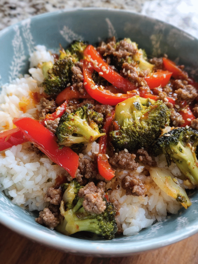 Beef and vegetable rice bowl with ground beef, broccoli, and bell peppers over brown rice